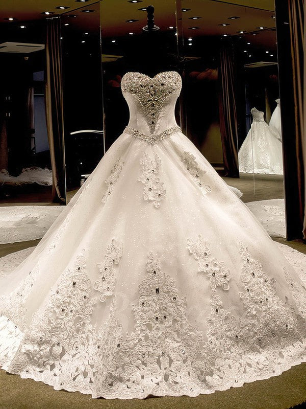 Elegant Ball Gown Sweetheart Tulle Cathedral Train Wedding Dresses With Appliques Lace