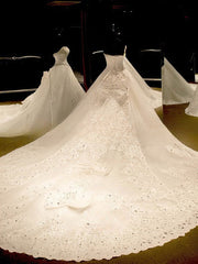 Elegant Ball Gown Sweetheart Tulle Cathedral Train Wedding Dresses With Appliques Lace