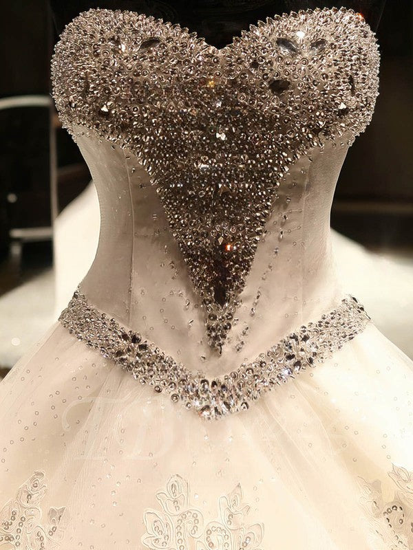 Elegant Ball Gown Sweetheart Tulle Cathedral Train Wedding Dresses With Appliques Lace