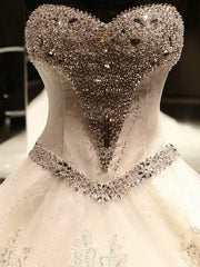 Elegant Ball Gown Sweetheart Tulle Cathedral Train Wedding Dresses With Appliques Lace