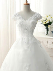 V-neck Tulle Ball Gown Wedding Dress With Beading