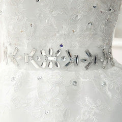 V-neck Tulle Ball Gown Wedding Dress With Beading