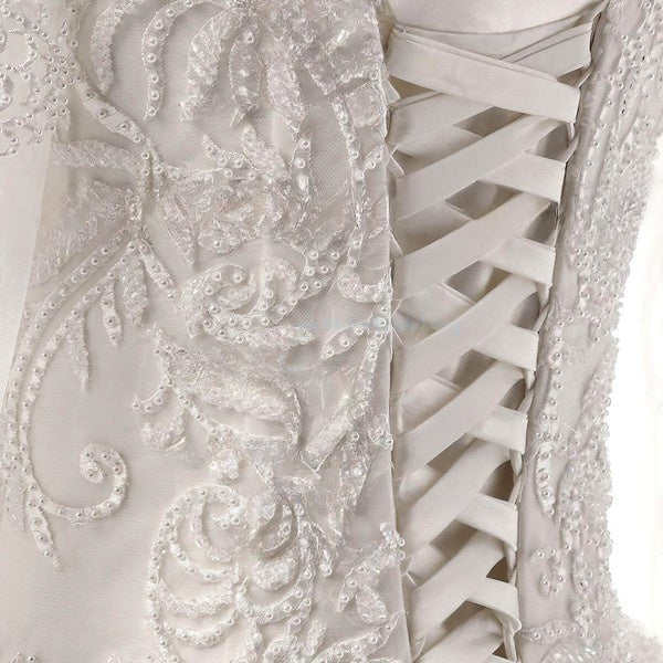 Elegant Ball Gown Illusion Tulle Floor-length Wedding Dress With Beading