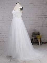 A-line Sweetheart Tulle Wedding Dress with Appliques Lace and Sweep Train