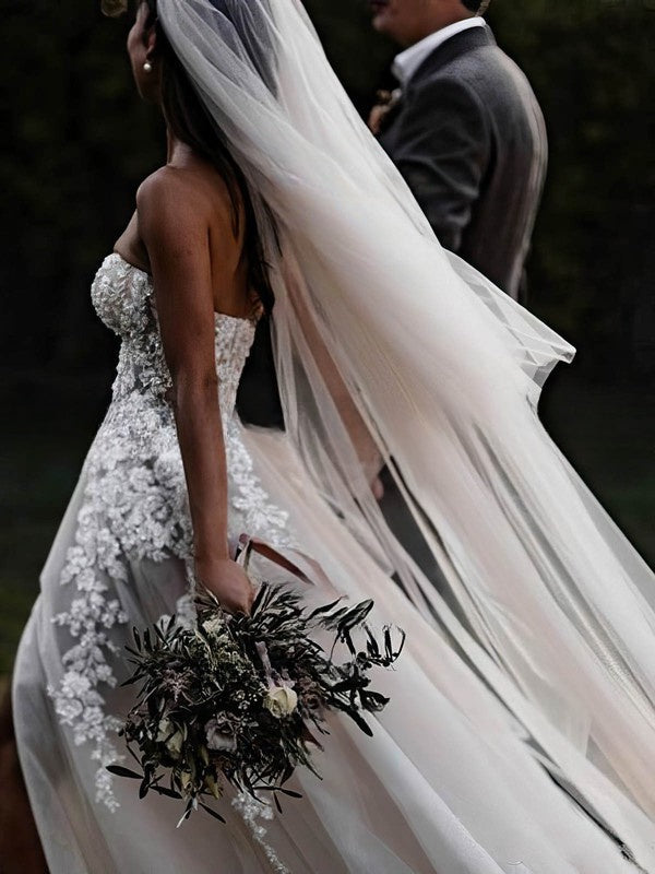 Elegant Sweetheart Tulle Court Train Wedding Dress with Split Front