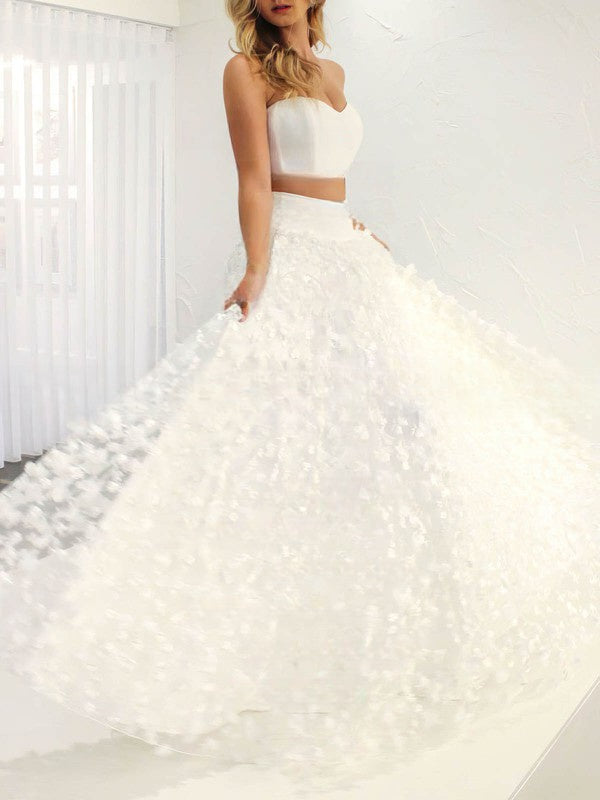 Elegant Lace Appliques Sweetheart Ball Gown Wedding Dress