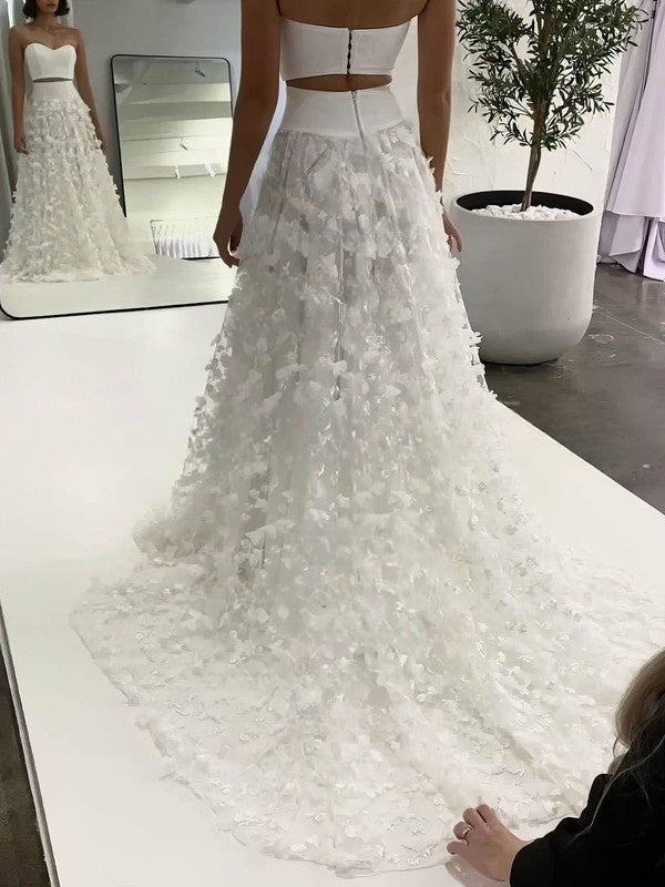 Elegant Lace Appliques Sweetheart Ball Gown Wedding Dress