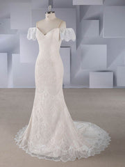 Elegant Off-the-shoulder Lace Trumpet/Mermaid Sweep Train Wedding Dress